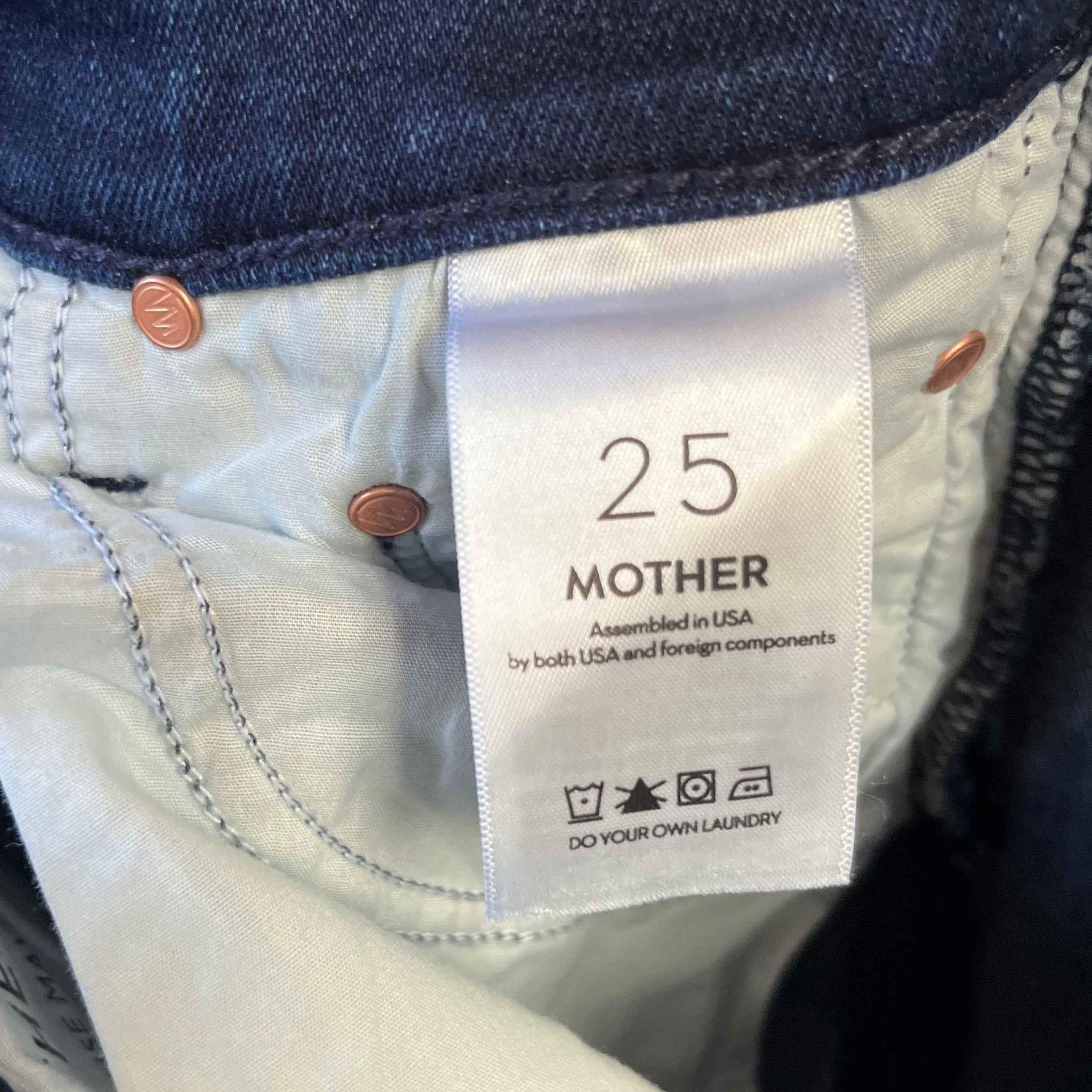Mother dark blue Mid Rise Maven Ankle jeans, Size 25