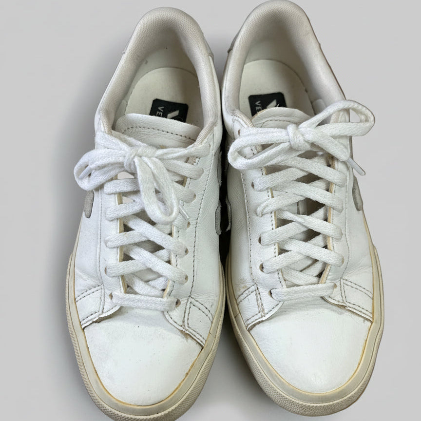 Veja white campo, size 6