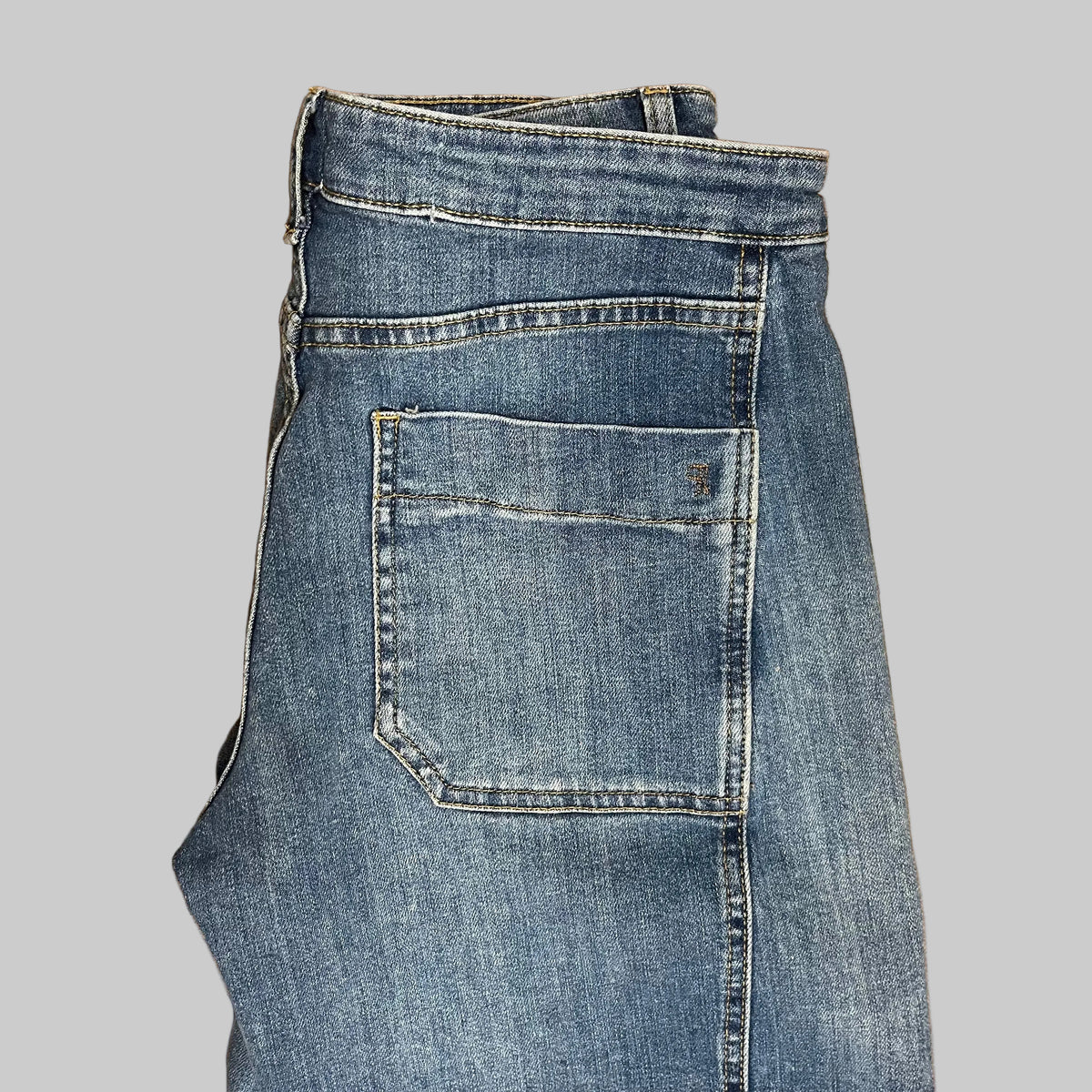 Pilcro barrel leg jeans, size 27P