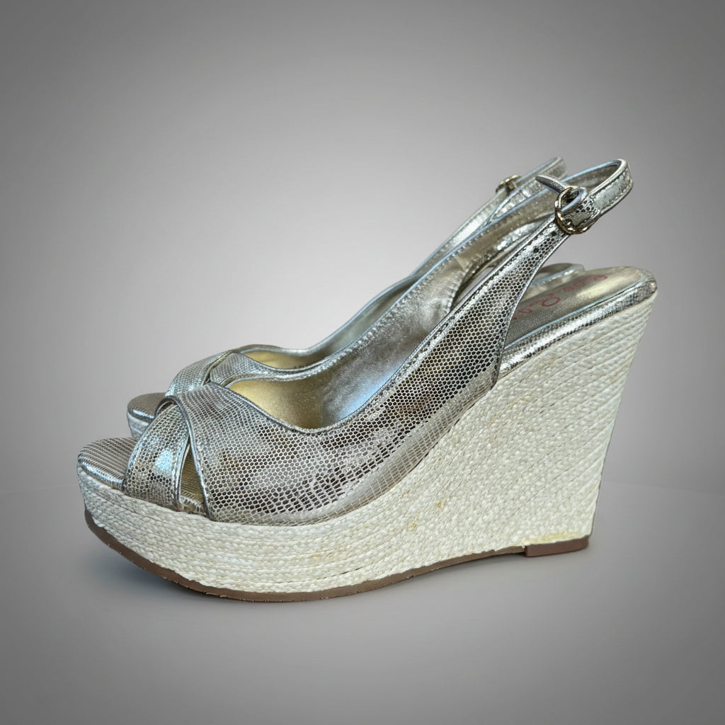 Lilly Pulitzer gold Picture Perfect wedge shoes, size 6, NEW IN BOX!