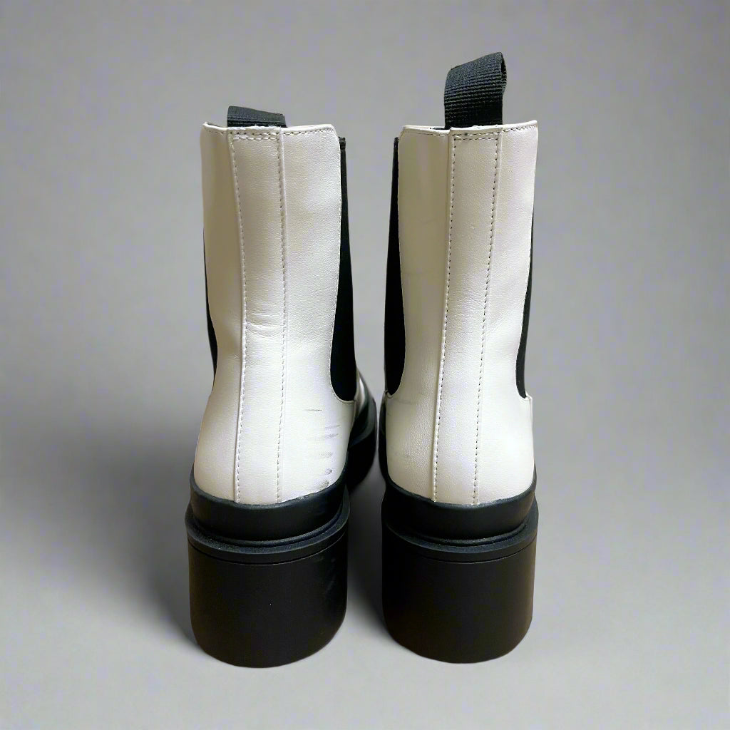 Kate Spade white Winnie boots, size 6.5