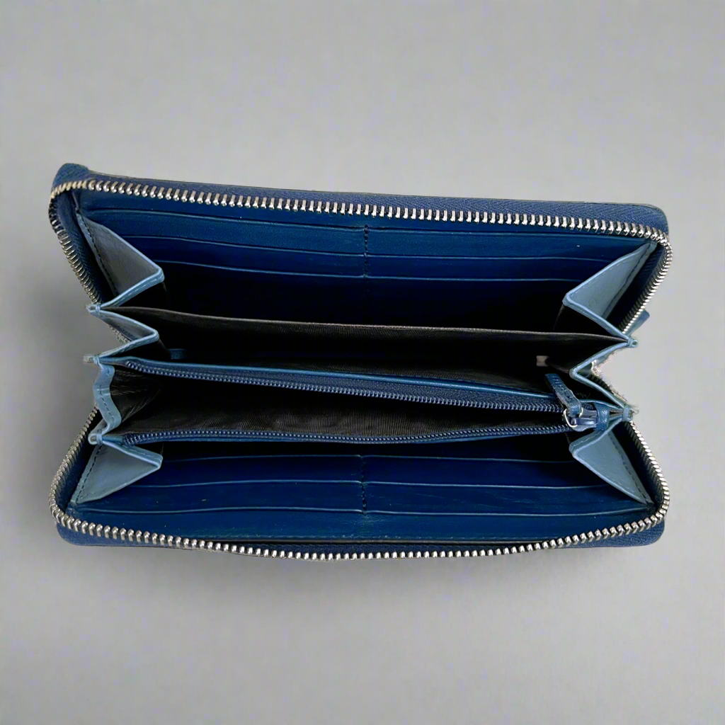 Vintage Gucci navy leather wallet
