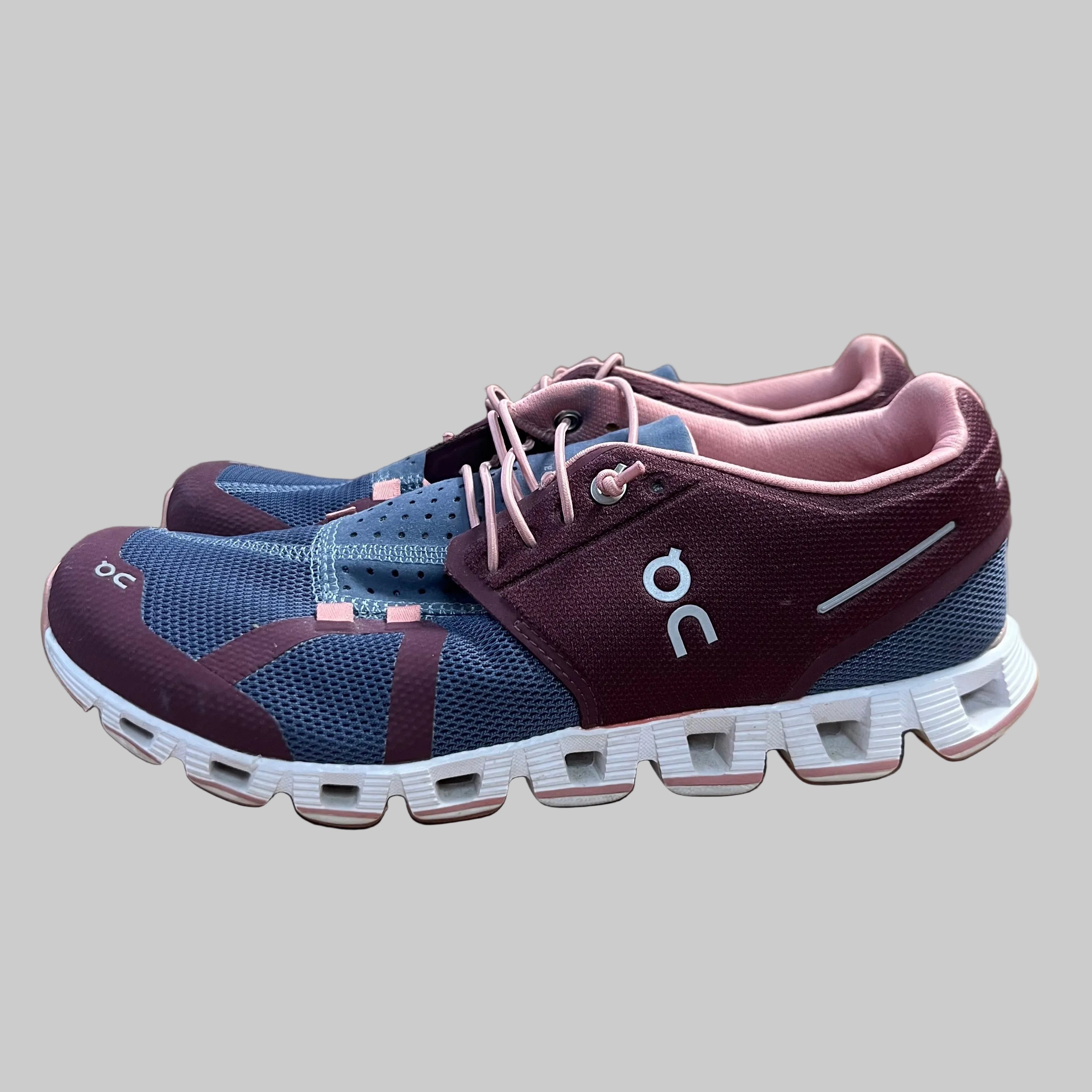 Cloud Running burgundy and blue Cloud 2 shoes, size 8