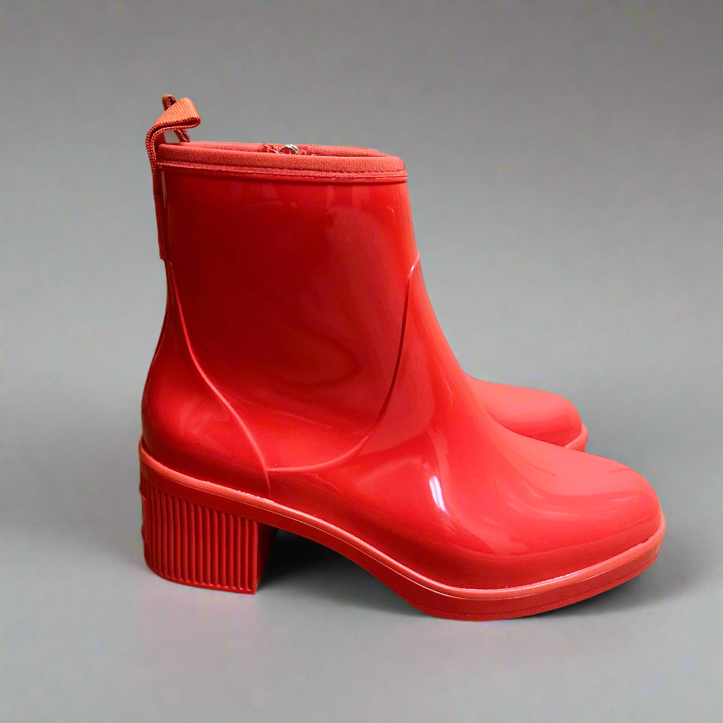 Kate Spade red Puddle rainboots, size 7, NEW IN BOX!