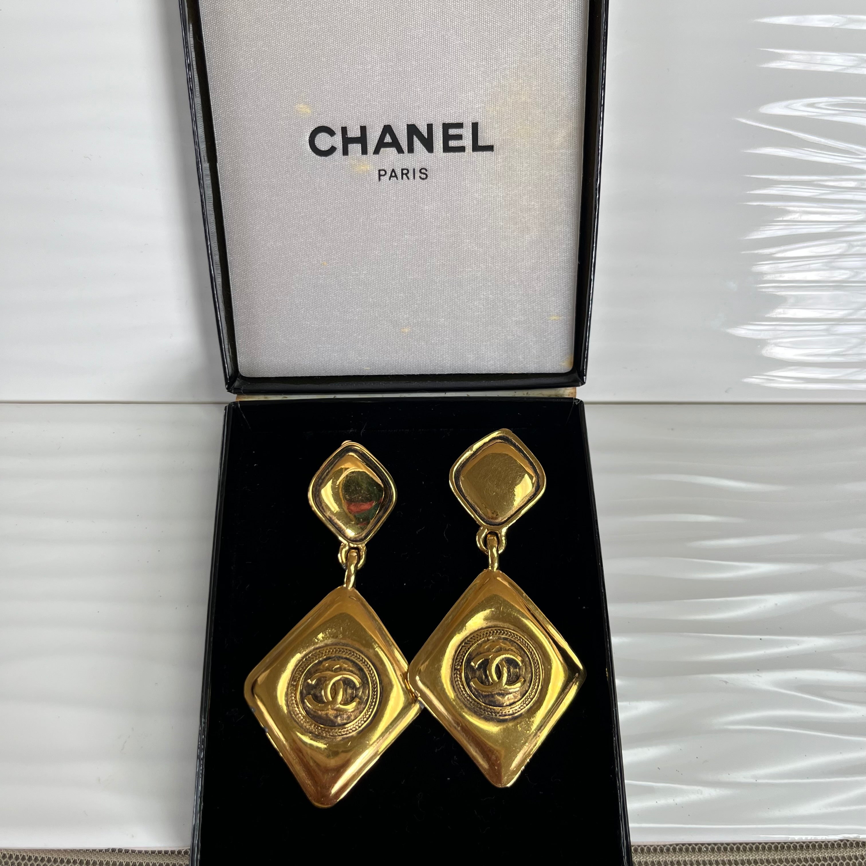 CHANEL gold-plated vintage earrings