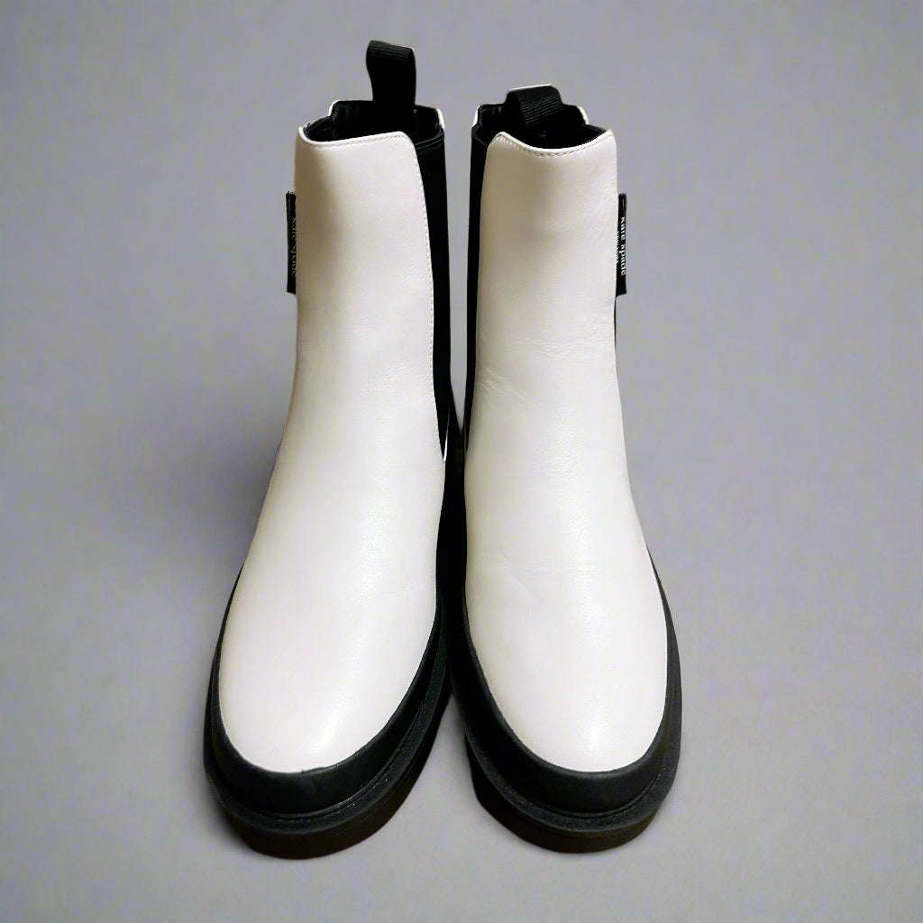 Kate Spade white Winnie boots, size 6.5