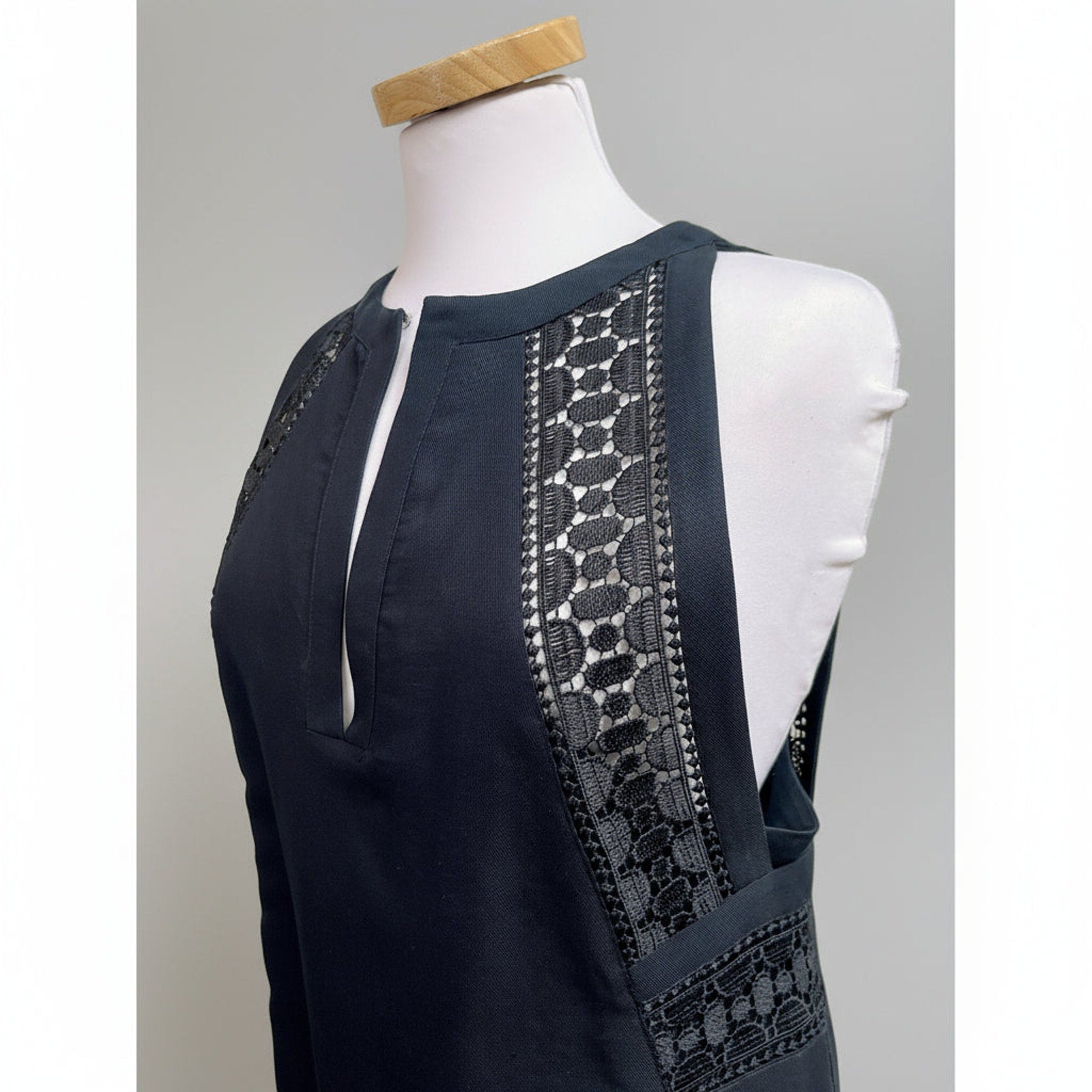 Reiss navy Rhona dress with embroidery, size 6