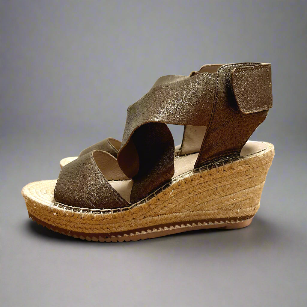 Eileen Fisher bronze Willow wedge, size 8.5, LIKE NEW!
