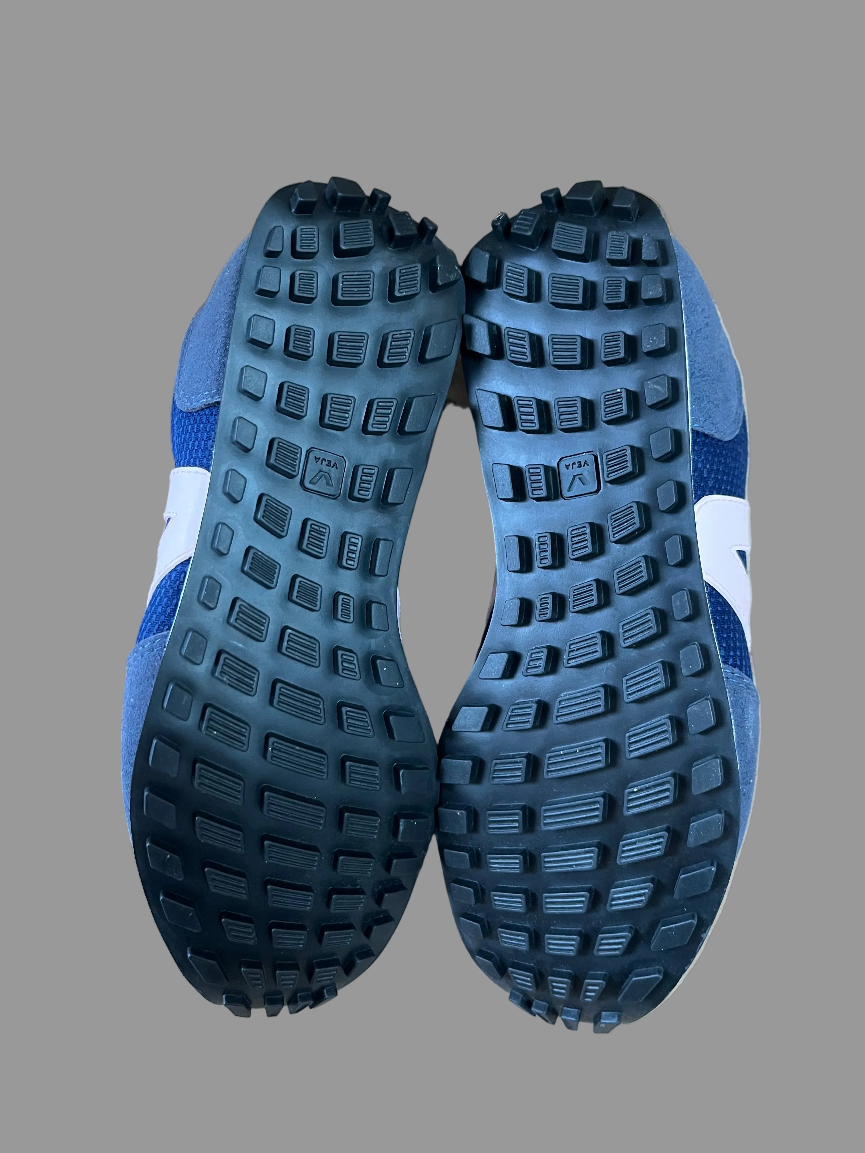 Veja navy/pale pink runners, size 7, NEW WITHOUT TAGS!