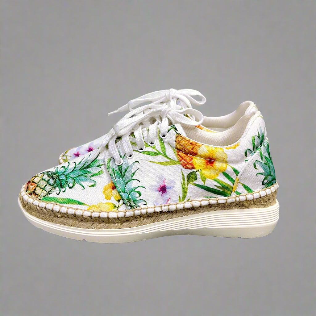 Free People floral Jackson sneakers, size 8, NEW IN BOX!