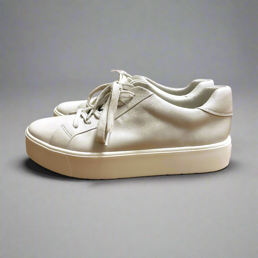 Vince off-white leather Benfield sneakers, size 9, LIKE NEW!