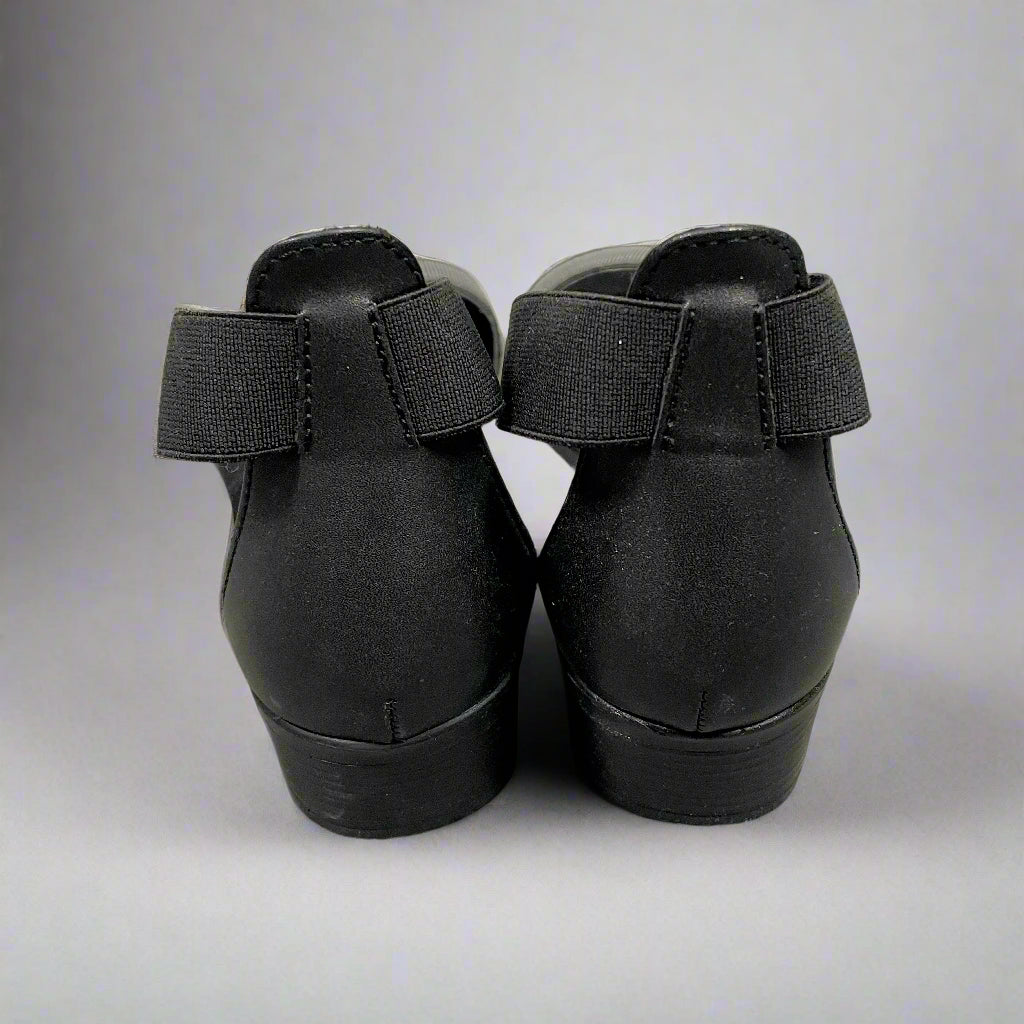 Charleston Shoe Co. black and silver Marlin sandal, size 6, BRAND NEW!