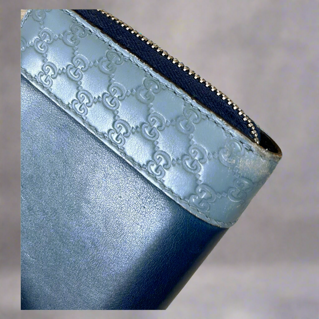 Vintage Gucci navy leather wallet