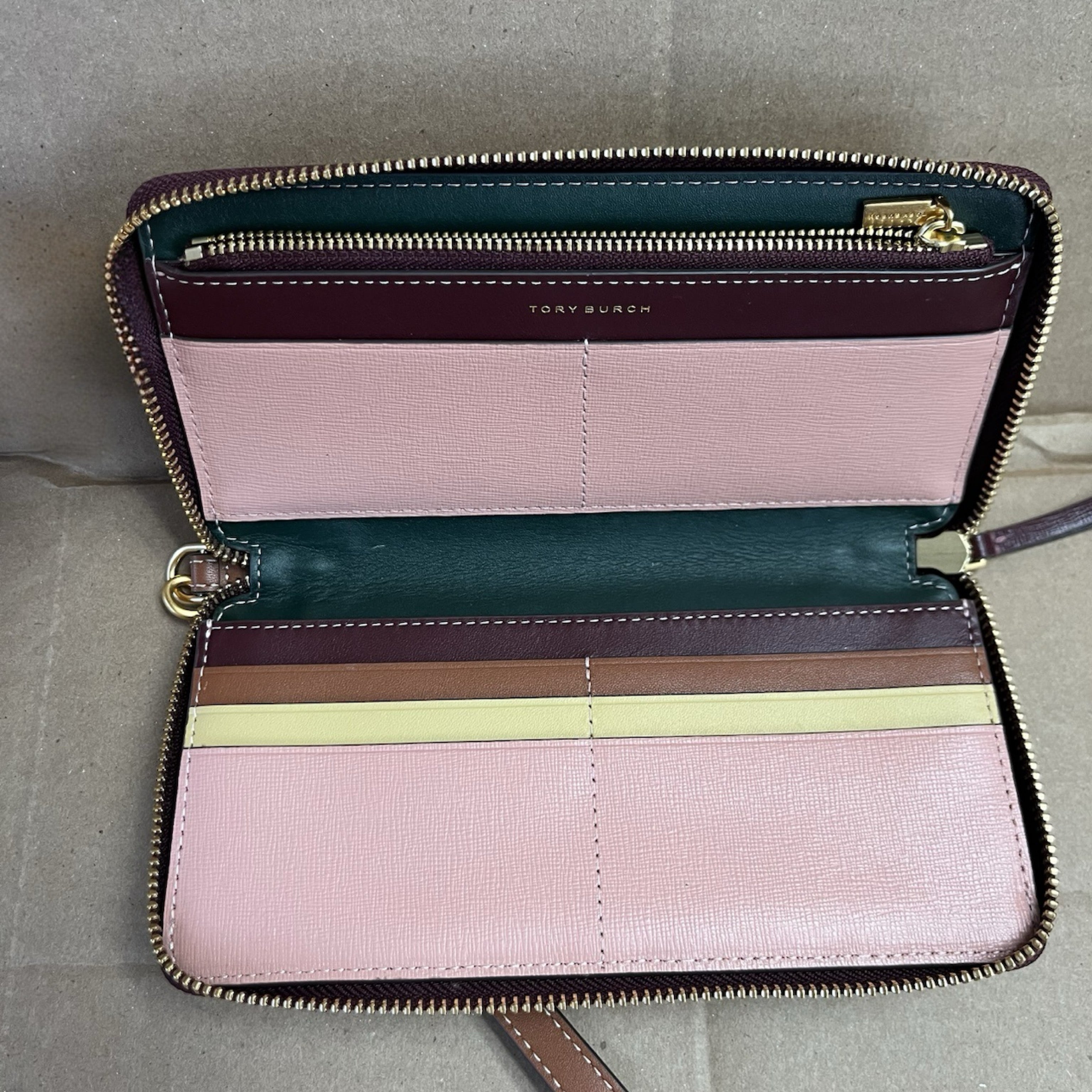 Tory Burch printed Robinson zip wallet, LIKE NEW!
