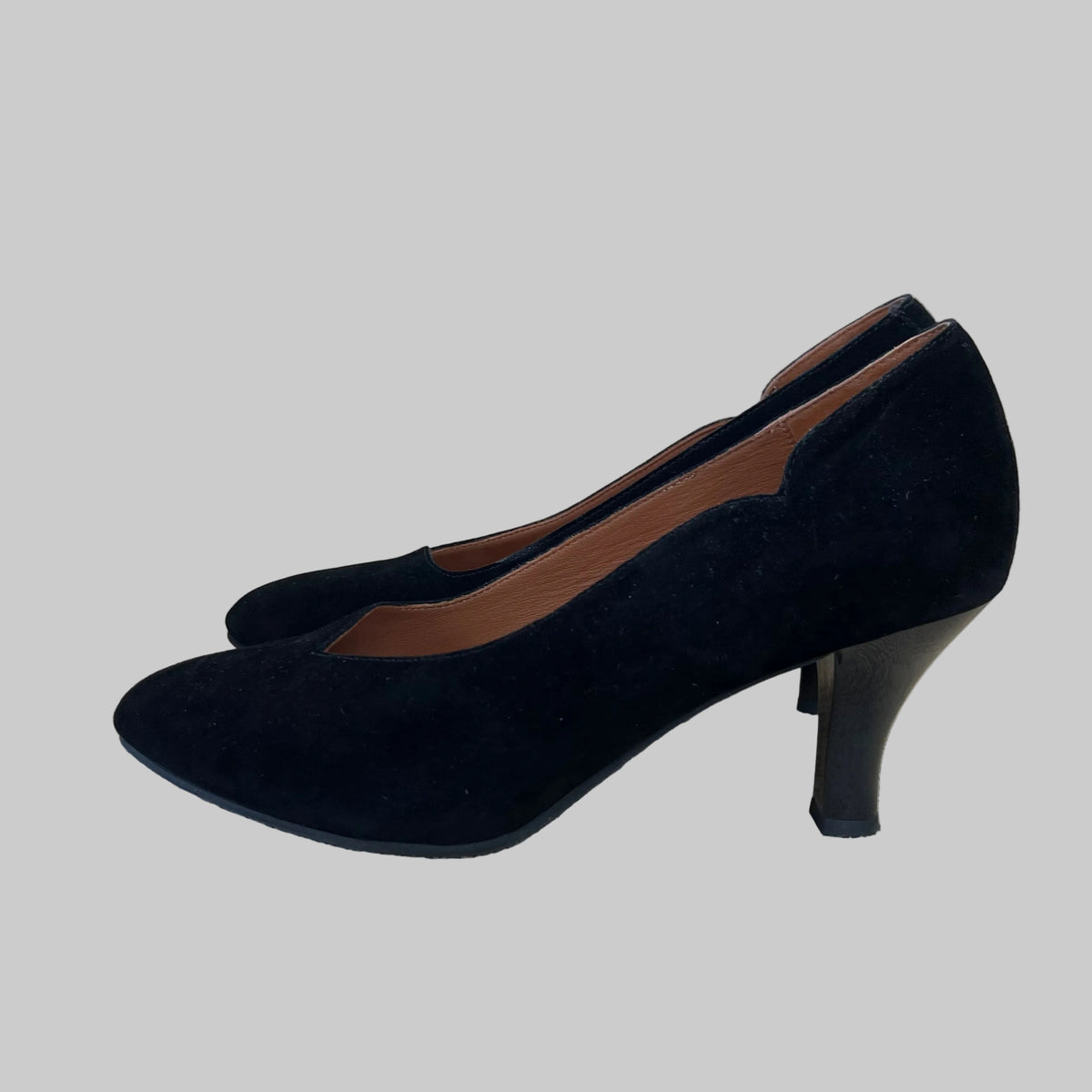 L'Amour des Pieds black suede pumps, size 8, LIKE NEW!