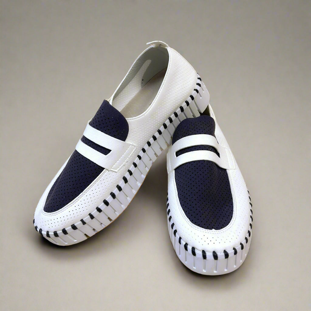 Illse Jacobson navy and white Tulip loafer, size 9
