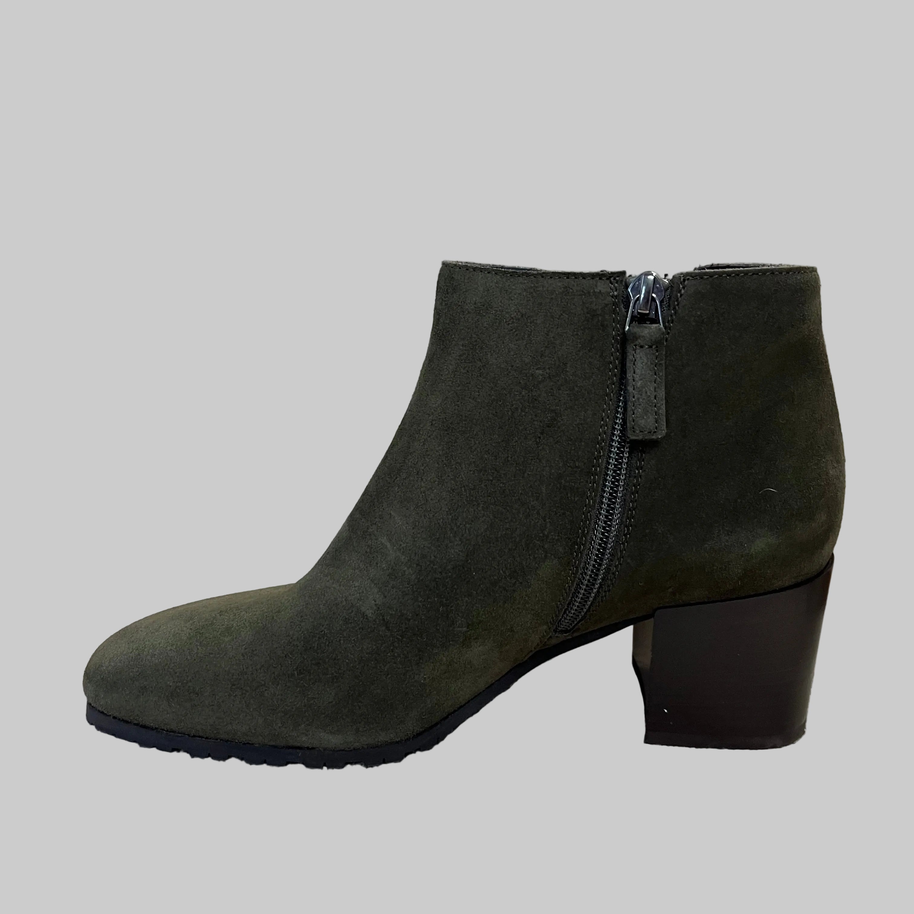 Aquatalia olive green Charlotte boots, size 9, BRAND NEW IN BOX!
