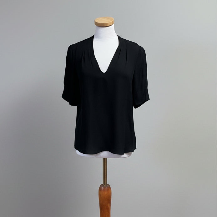 Joie black silk short sleeve v-neck, Size M, NEW WITH TAGS!