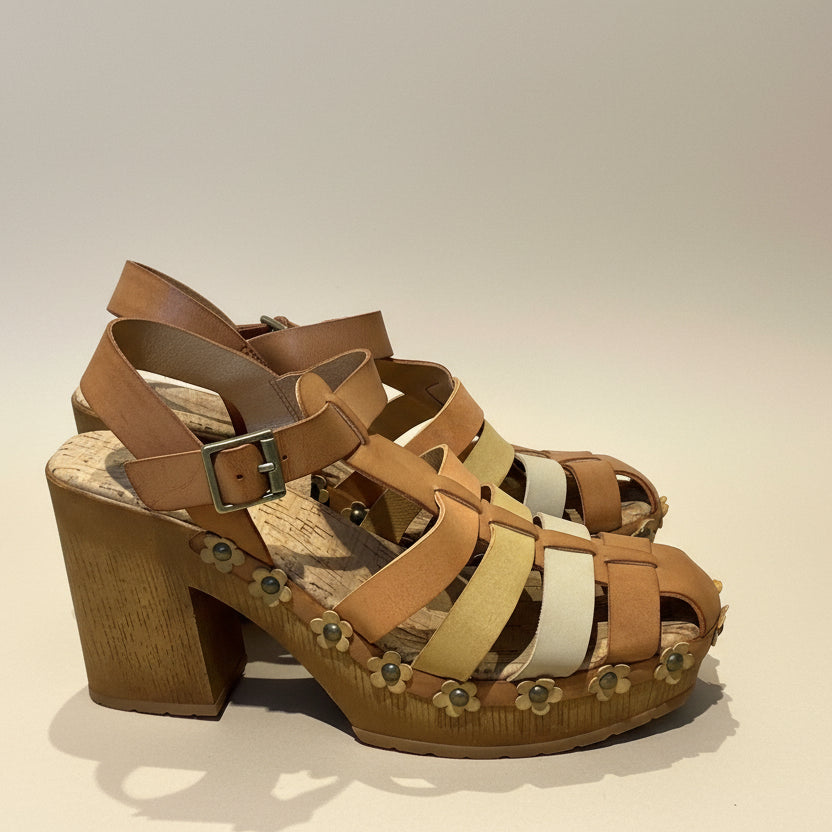 Korks Willow wedge sandal, size 8