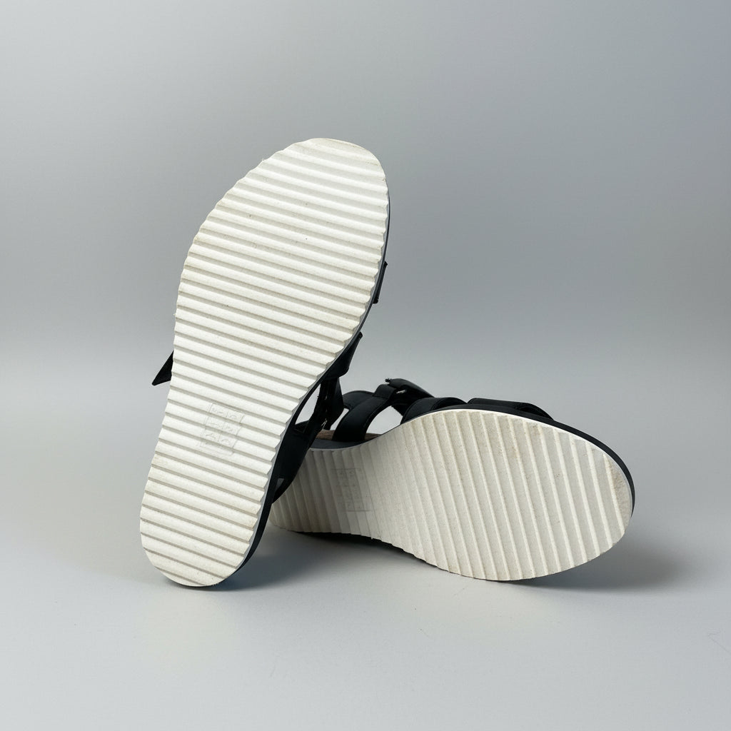 Antelope black Dinah sandals, size 7, LIKE NEW!