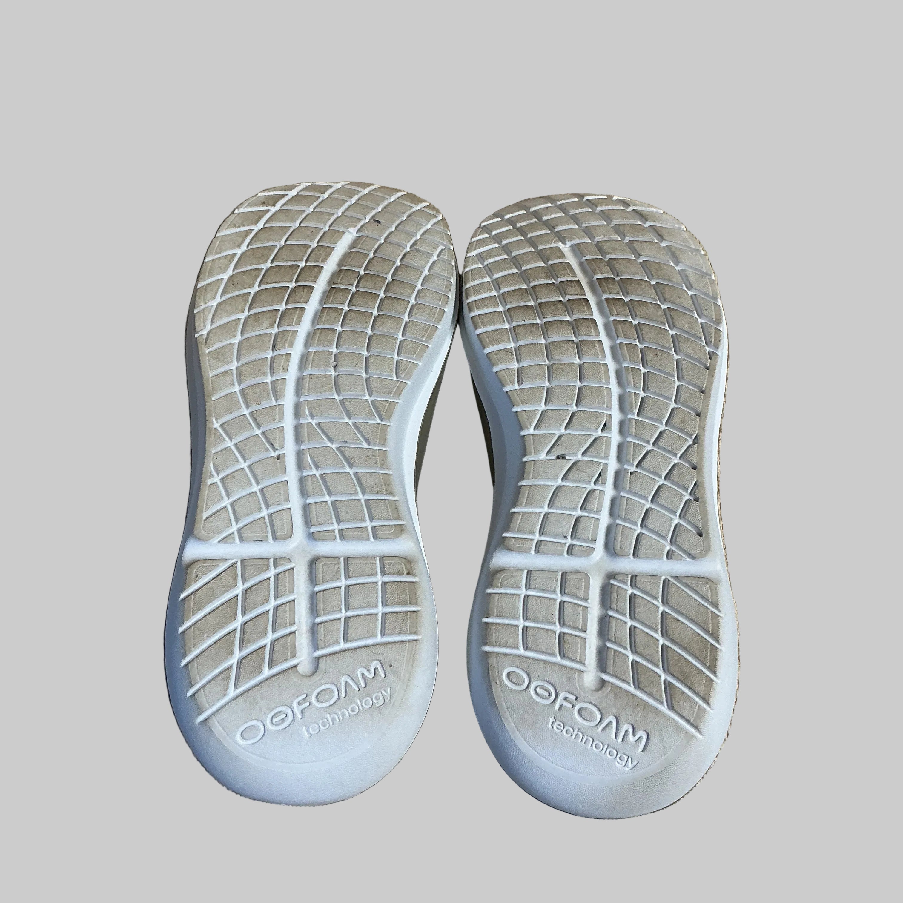 Oofos tan Oomy Stripe Mesh sneakers, size 8, LIKE NEW!