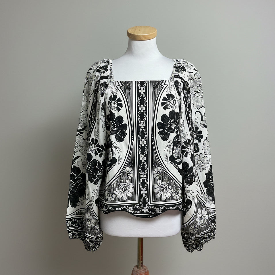 FARM Rio black and white Flower Leopards blouse, size L, NEW WITH TAGS!