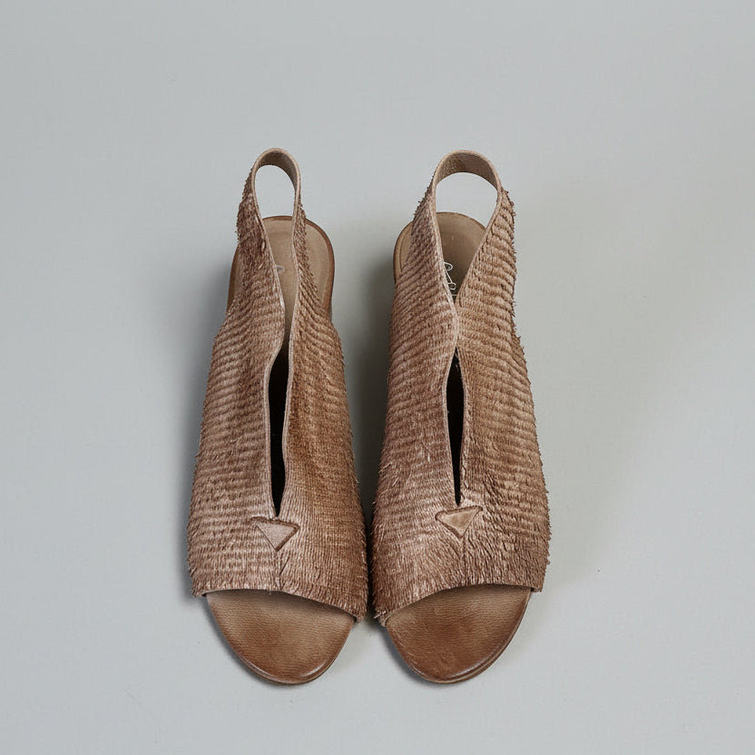 Antelope leather Annabelle heel, size 6