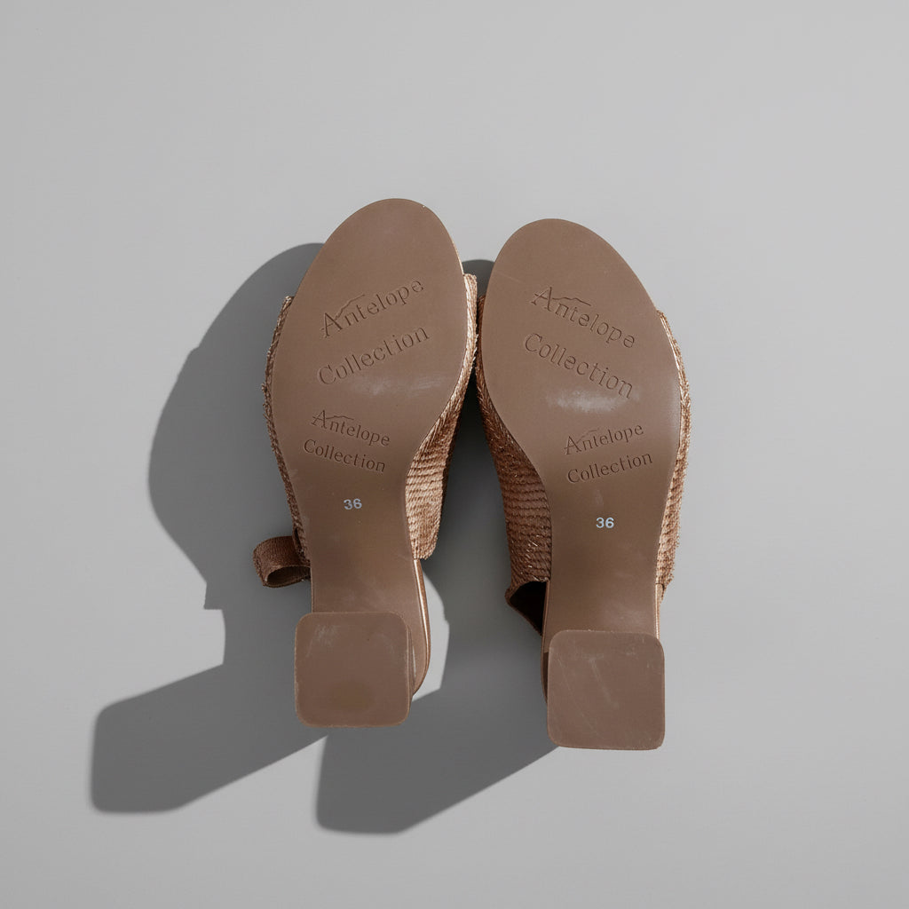 Antelope leather Annabelle heel, size 6