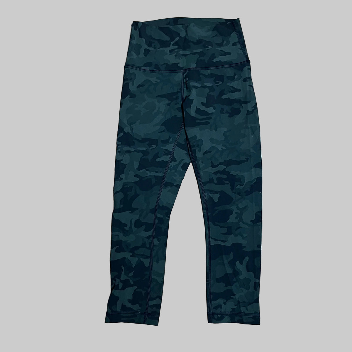lululemon olive camouflage capri leggings, size 4
