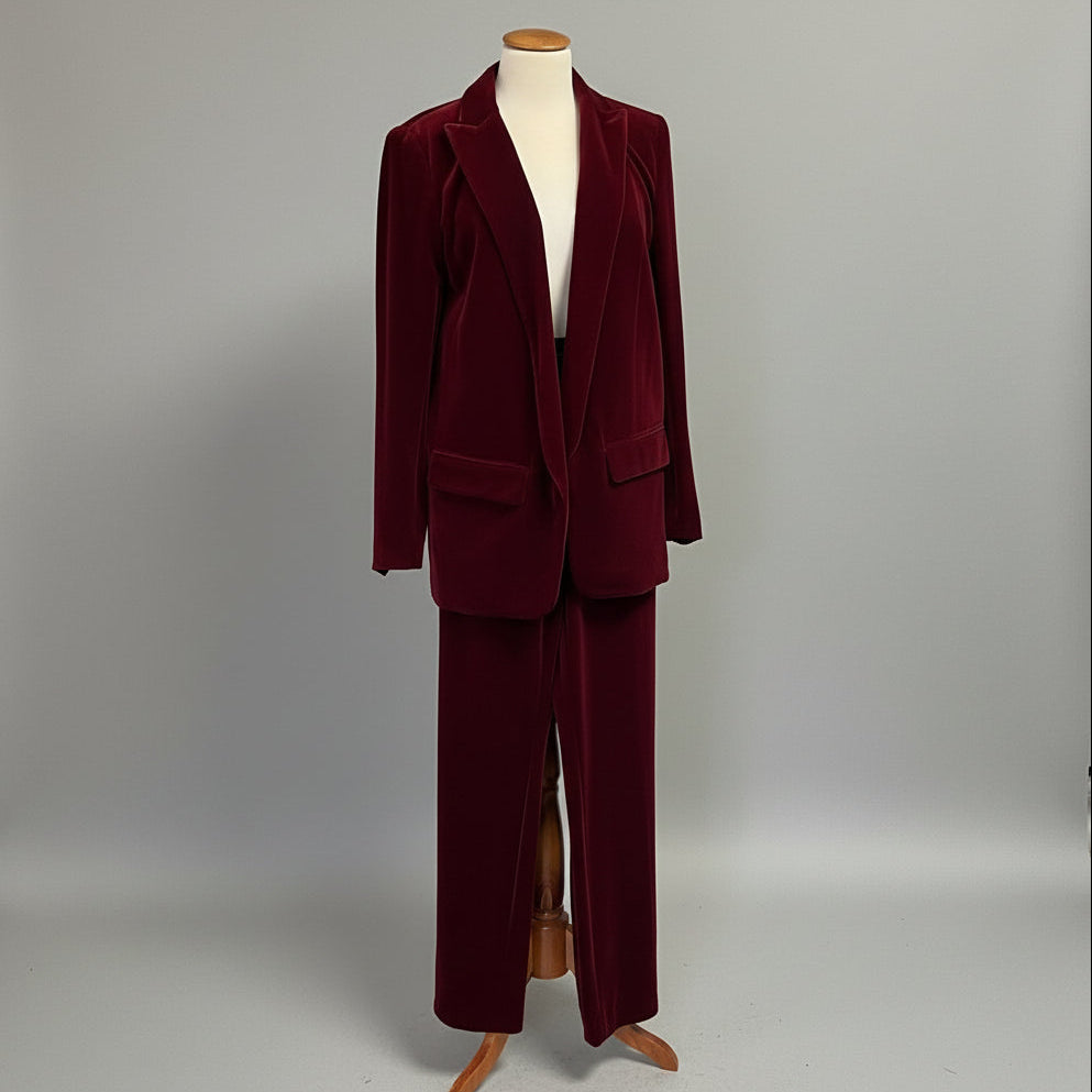 White House/Black Market burgundy velvet suit, sizes 6/8