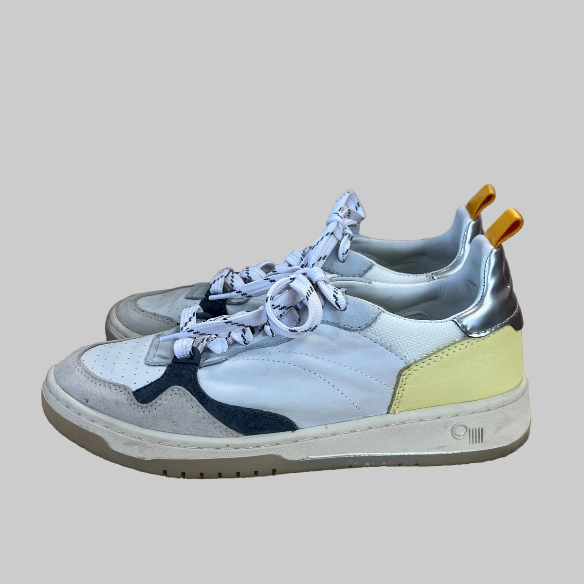 Oncept white/gray/yellow Moonbeam Phoenix sneakers, size 8, LIKE NEW!