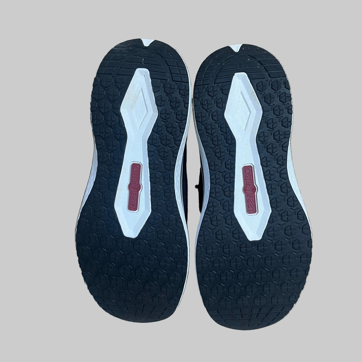 Orthofeet black Relay sneakers, size 8