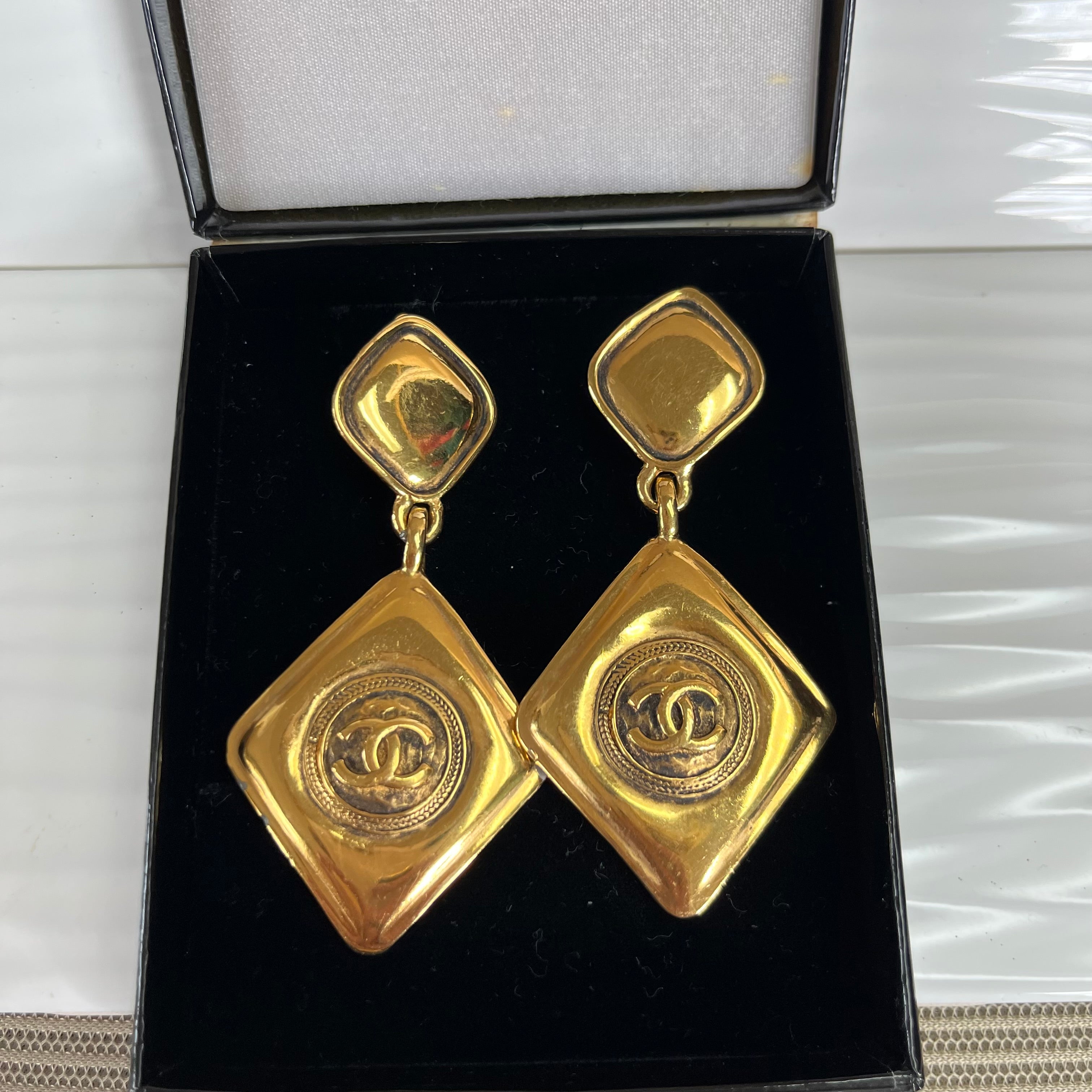 CHANEL gold-plated vintage earrings