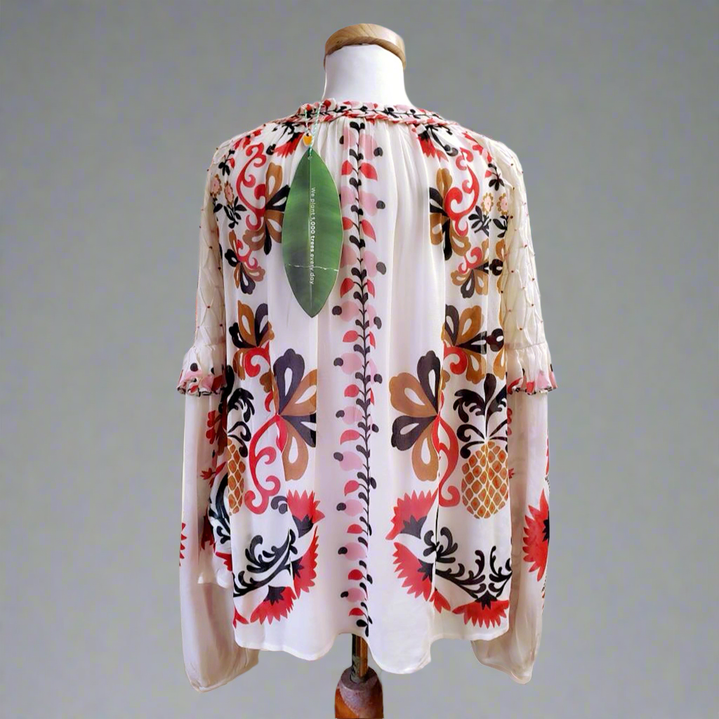 FARM Rio cream Cashew Mandala blouse, size M, NEW WITH TAGS!