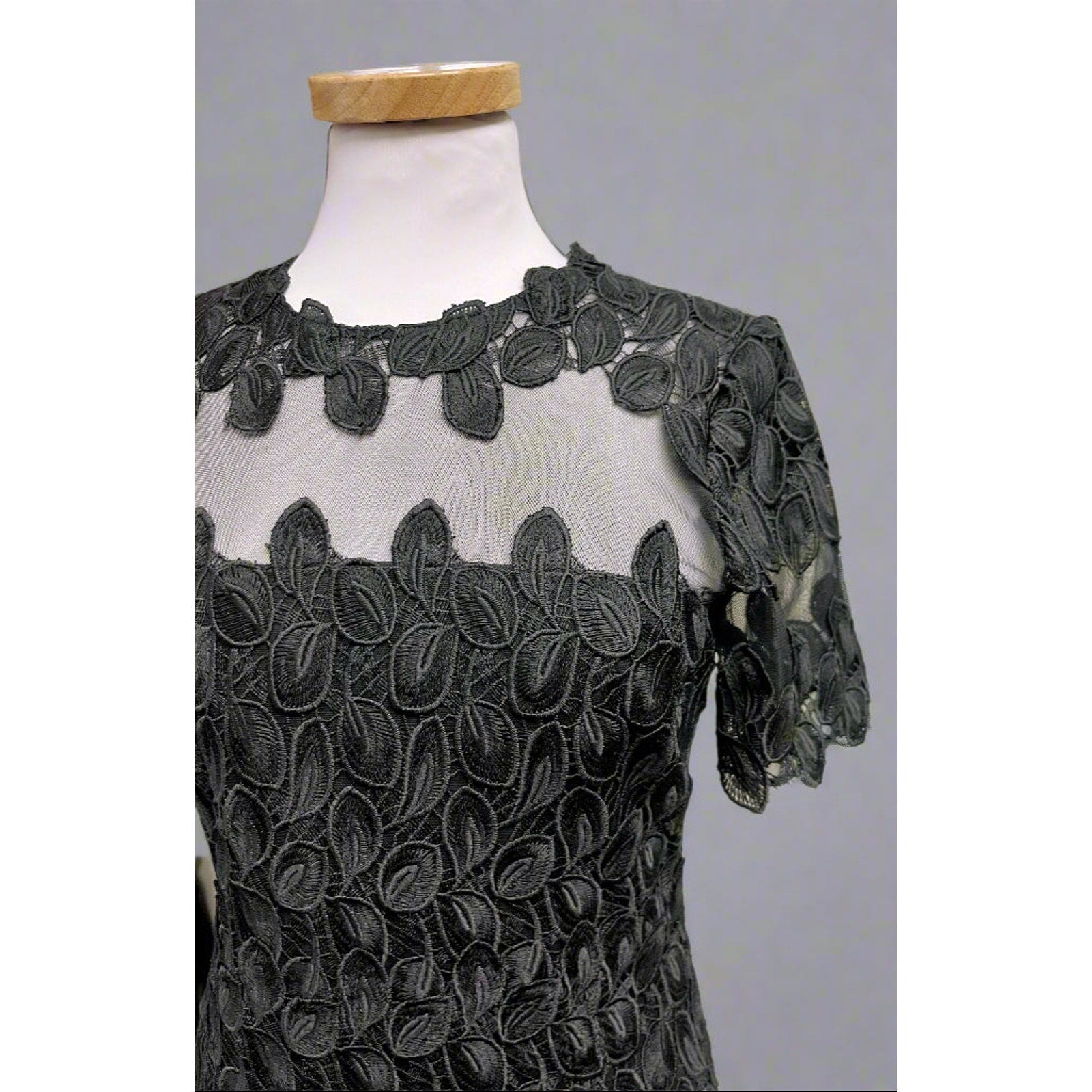 Elie Tahari black guipure lace dress, size 6, NEW WITH TAGS!