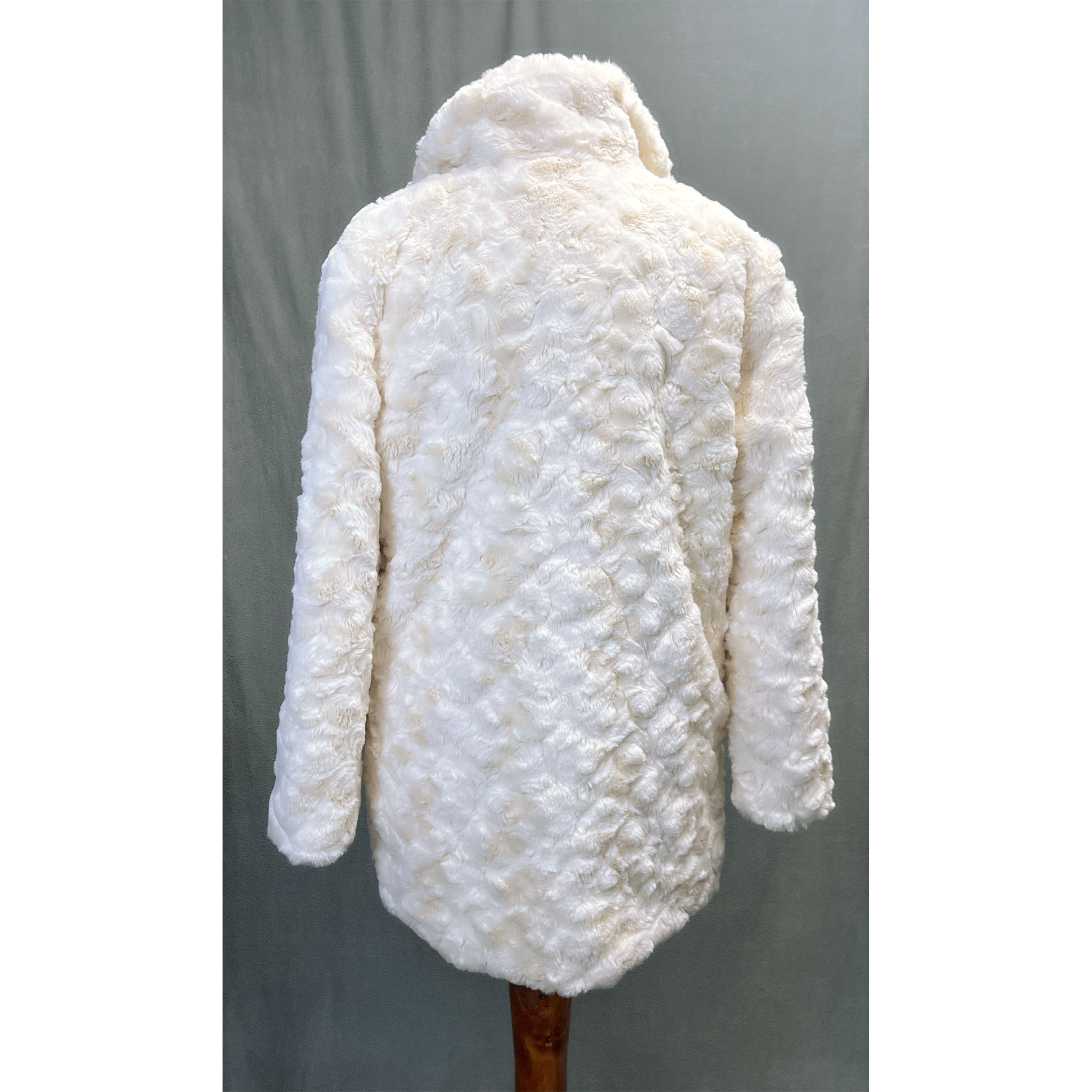 Paparazzi white faux fur coat, size S.  NEW WITH TAGS!