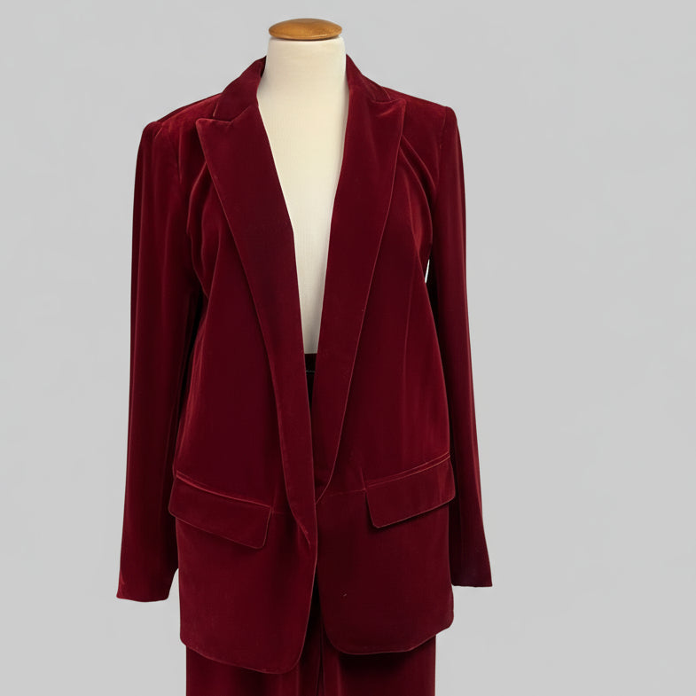 White House/Black Market burgundy velvet suit, sizes 6/8