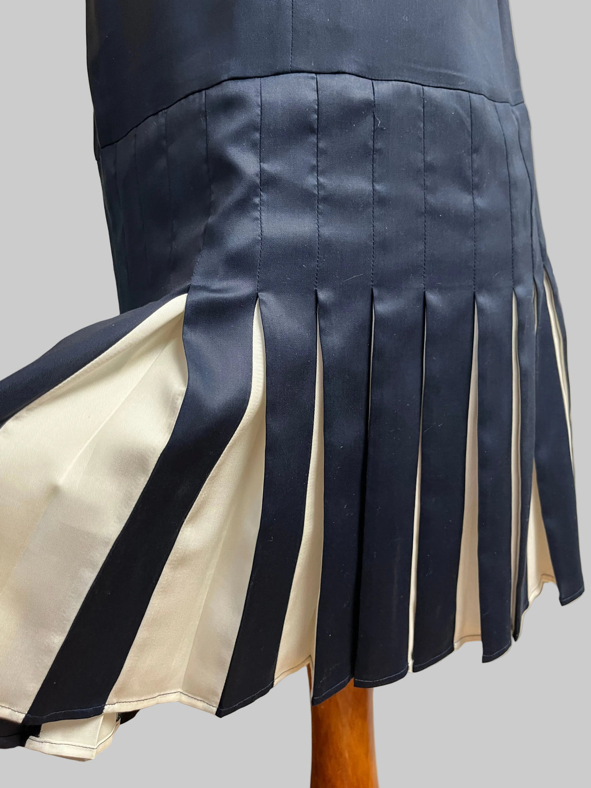 Tuckernuck navy & ivory Liza dress, size M