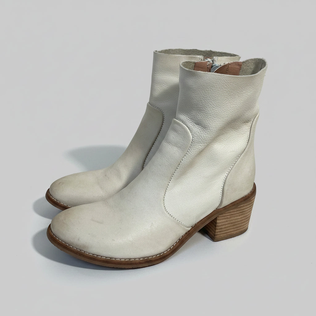 Diba True bone kidskin Majes Tic booties, size 7