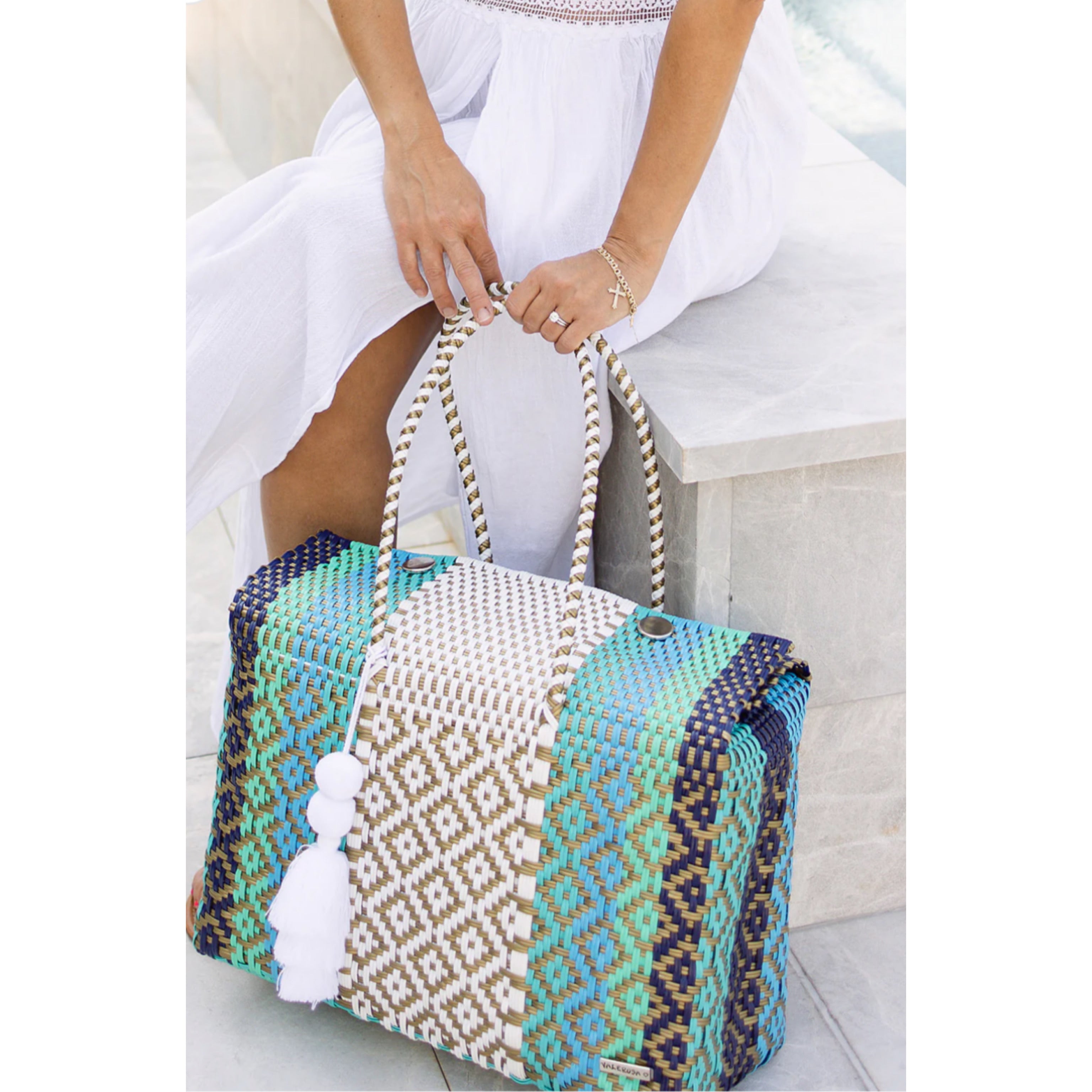 Valerosa multi color blue Waves Overnight Duffle, NEW WITH TAGS!