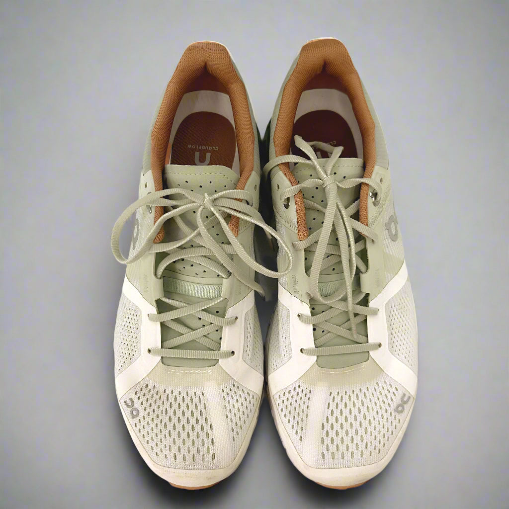 On Running sage & white Cloudflow shoes, size 7
