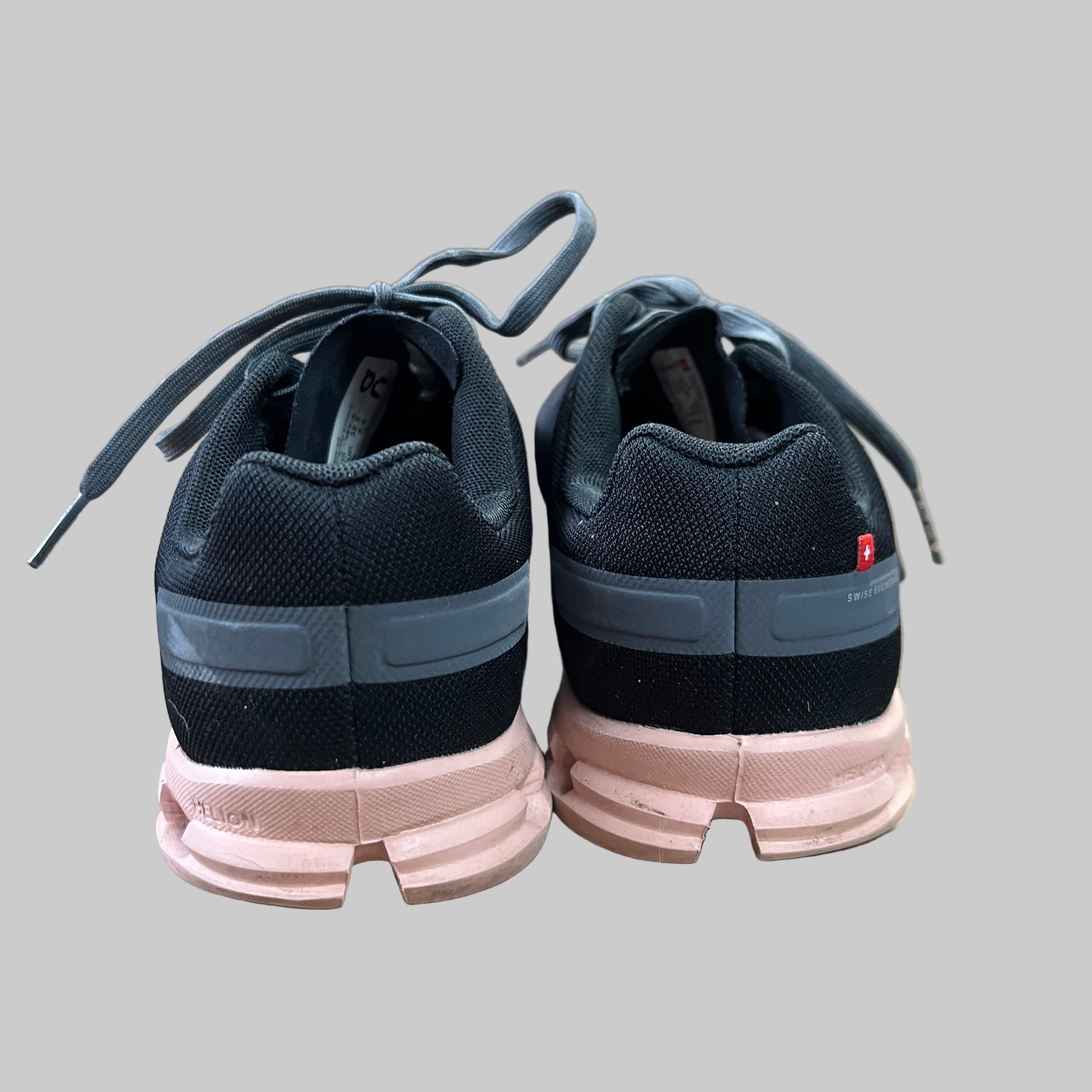 On Cloud black/blush cloudflow, size 7.5
