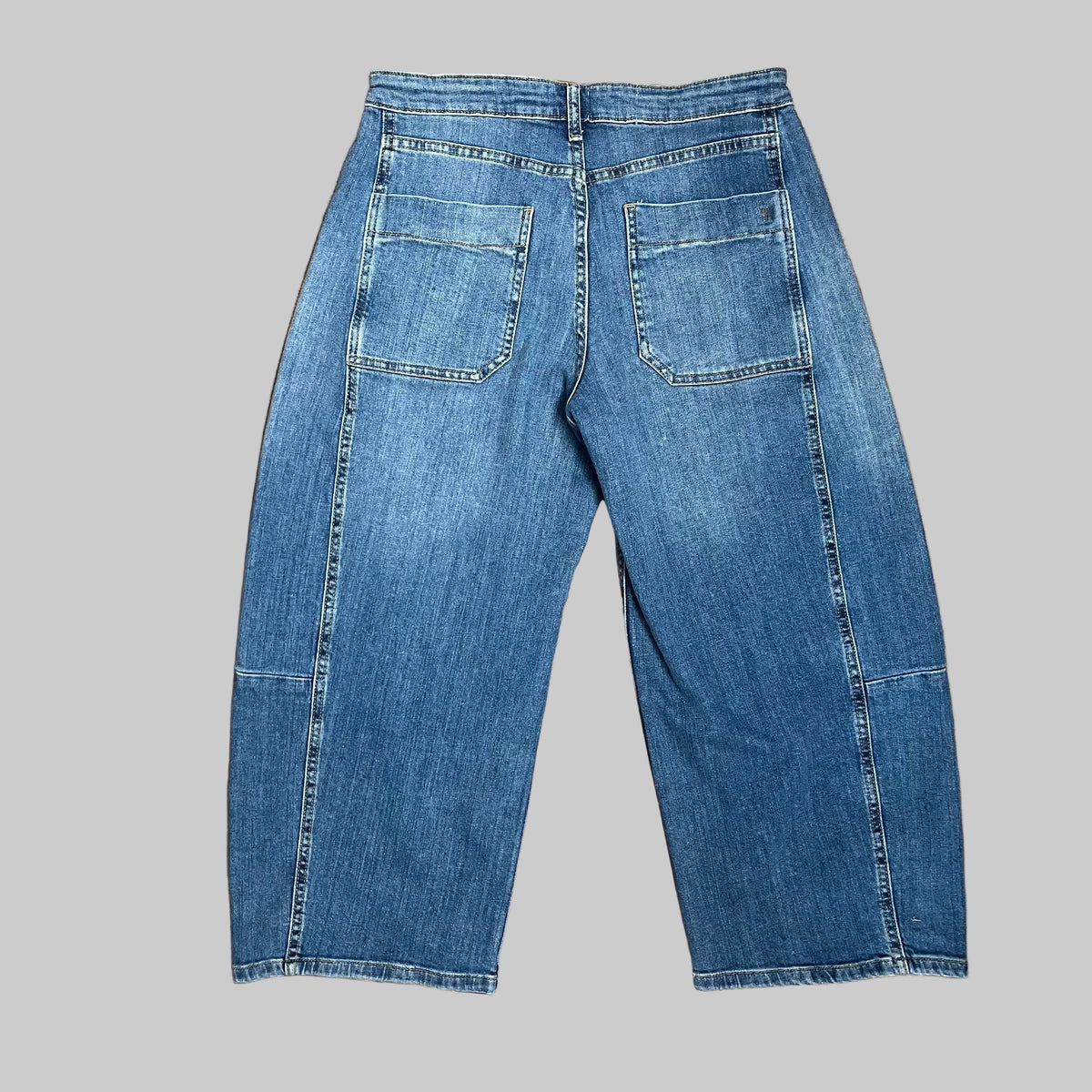 Pilcro barrel leg jeans, size 27P