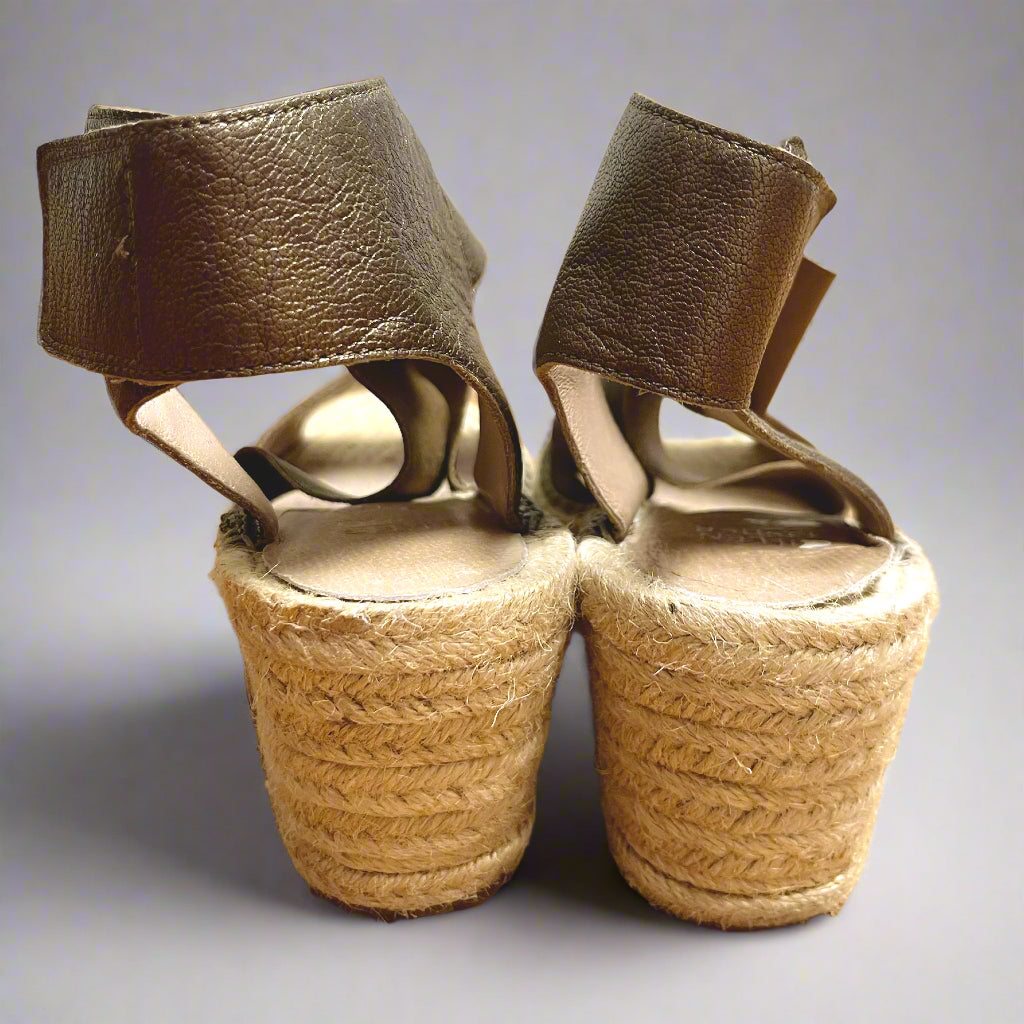 Eileen Fisher bronze Willow wedge, size 8.5, LIKE NEW!