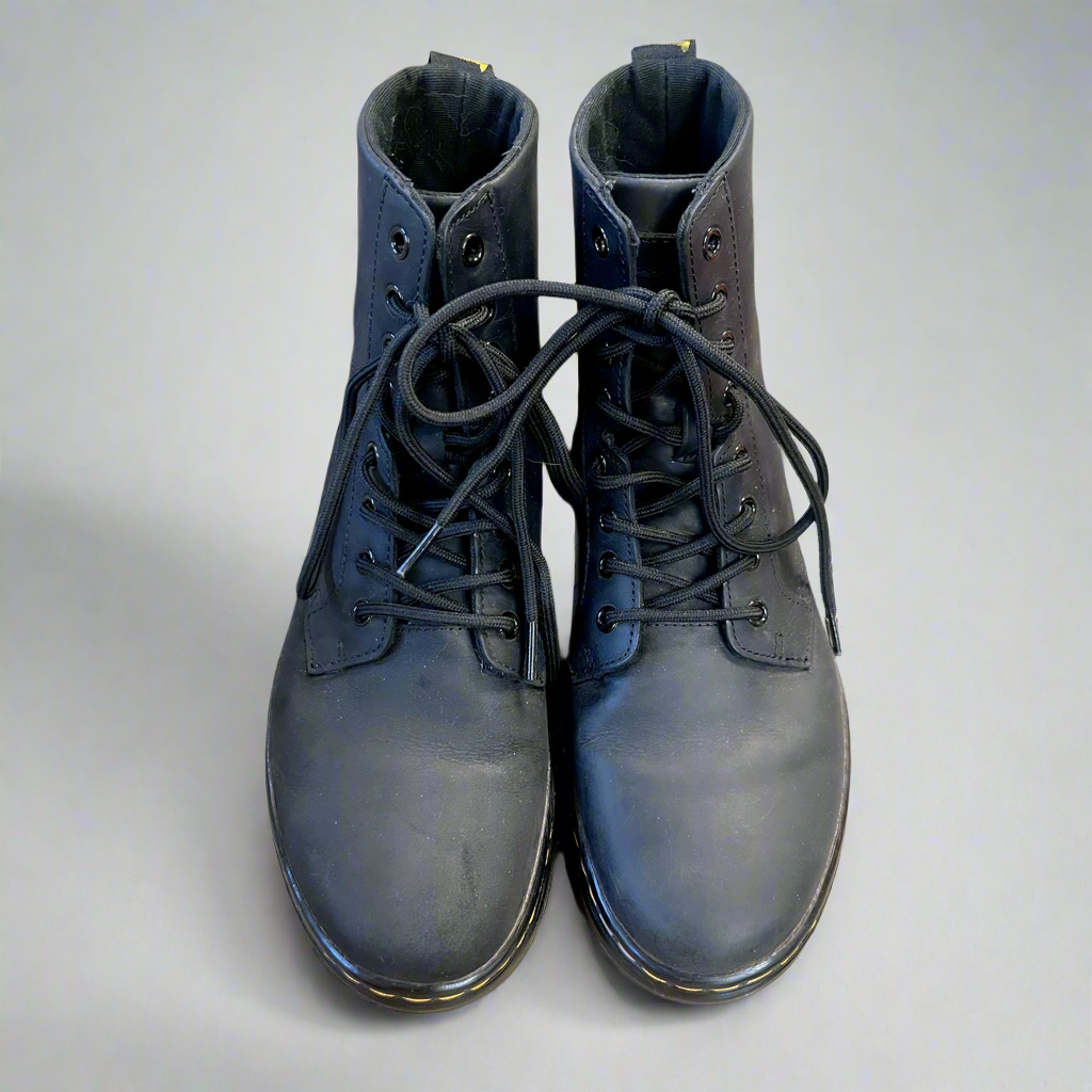 Doc Martens black Combs boots, size 8, LIKE NEW!