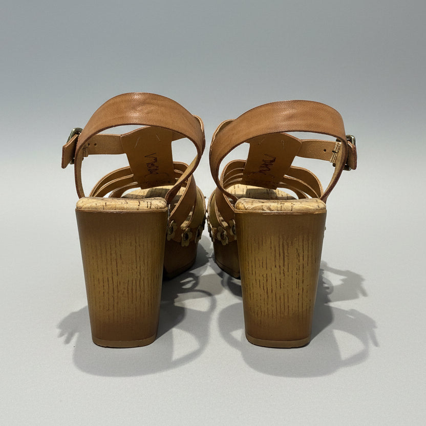 Korks Willow wedge sandal, size 8