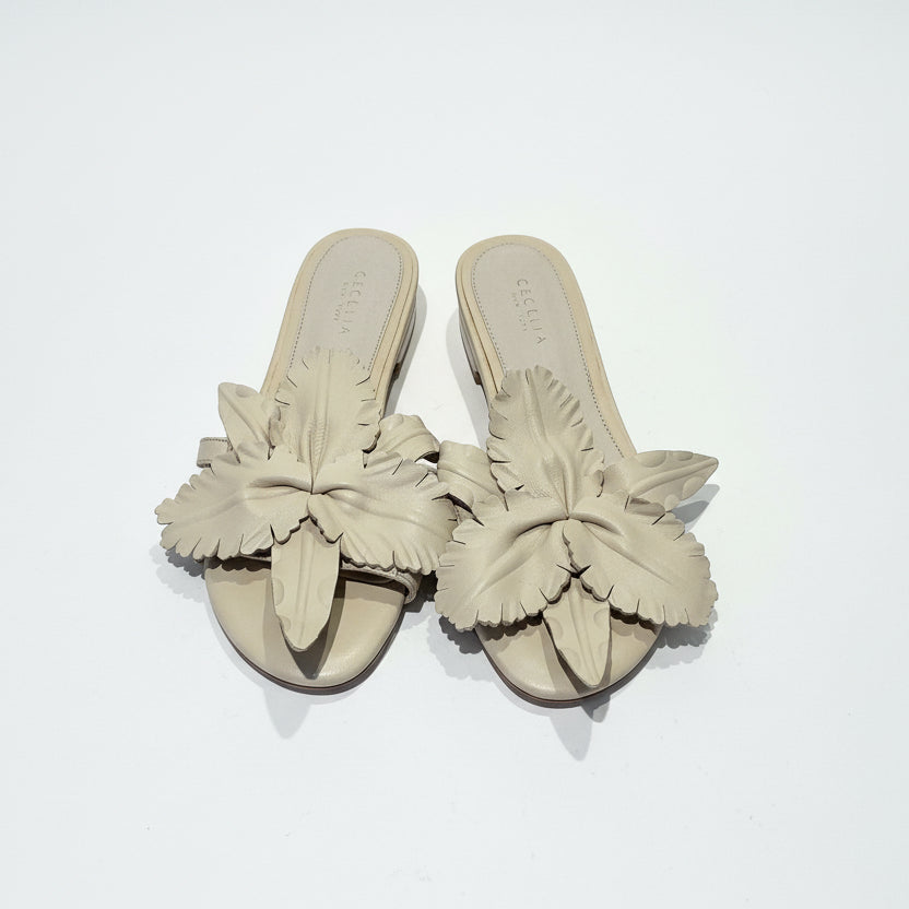 Cecilia tan flower sandal, size 7.5