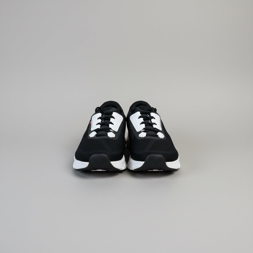 On Running black and white Cloudstratus 3 shoes, size 8.5, LIKE NEW!