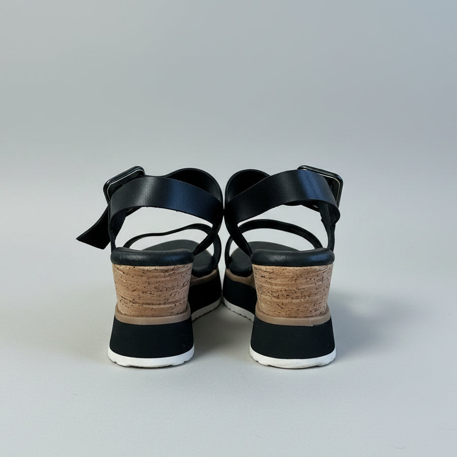 Antelope black Dinah sandals, size 7, LIKE NEW!