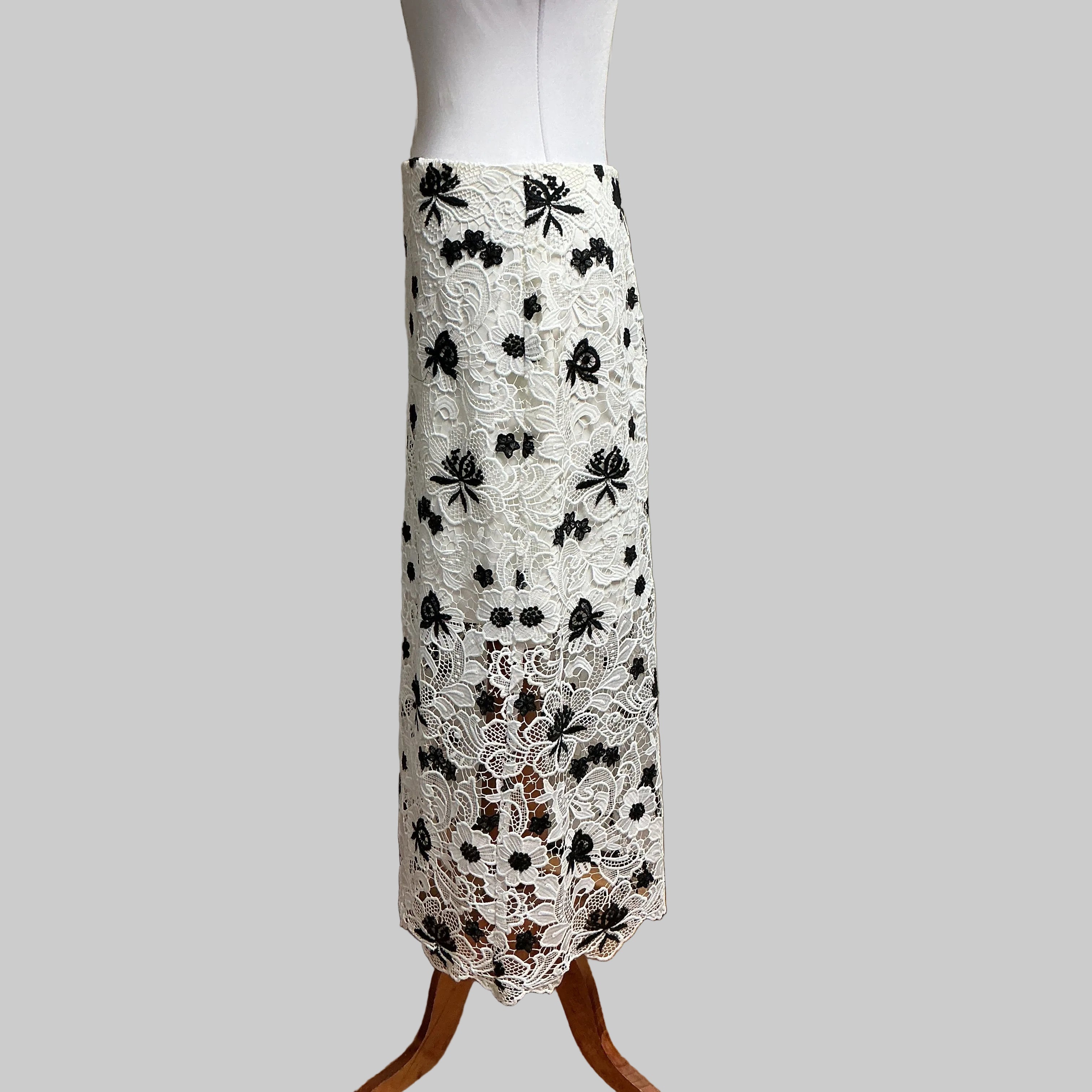 Alice & Olivia white and black lace Ophelia skirt, size 10